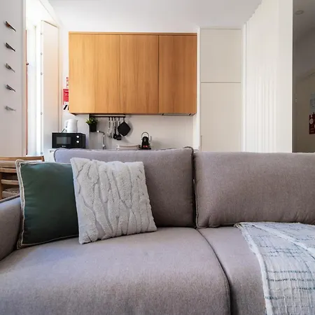Apartment Bright Bonfim Flat W/ Balcony By Lovelystay