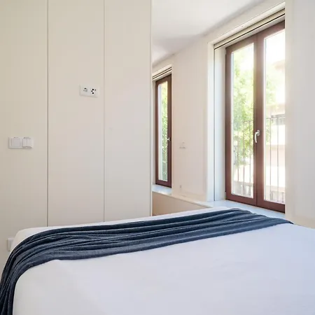 Apartment Bright Bonfim Flat W/ Balcony By Lovelystay