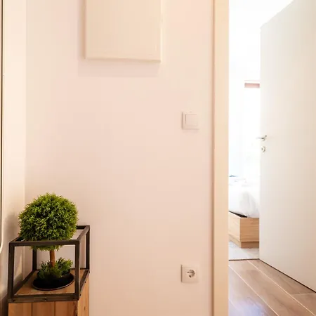 Bright Bonfim Flat W/ Balcony By Lovelystay Porto